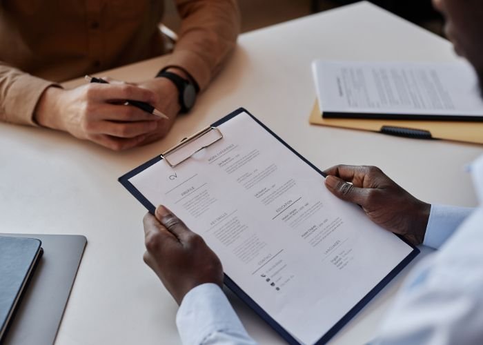 Structured recruitment process in Dubai from consultation to post-placement care